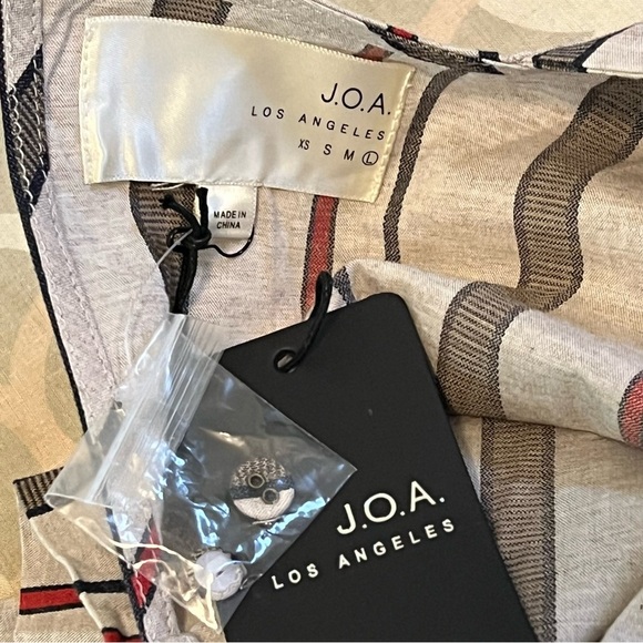 JOA Los Angeles Womens Crop Top Tan Stripped Long Sleeve Open Back Ties Large - Picture 7 of 8